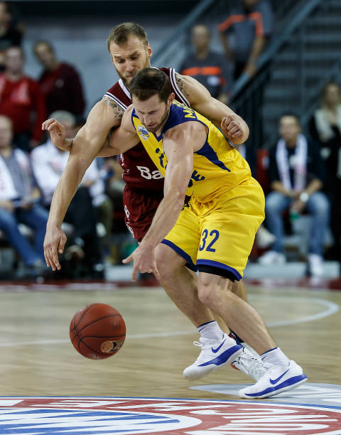 中场球员A 中场球员A